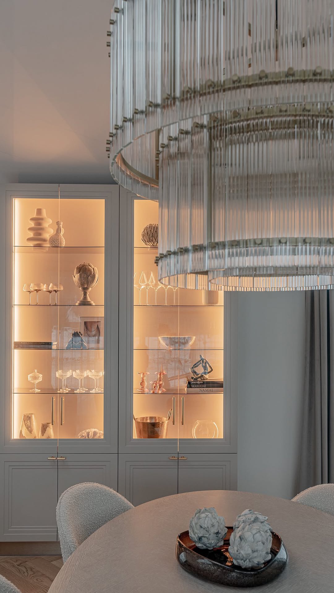 SVETAINĖS ERDVĖ, KURI ĮKVEPIA
•
#dovilebatutiene #mari #fotobenassileika #svetaine #beigeinterior #interior #interiordesign #beigeaesthetic #homedecor