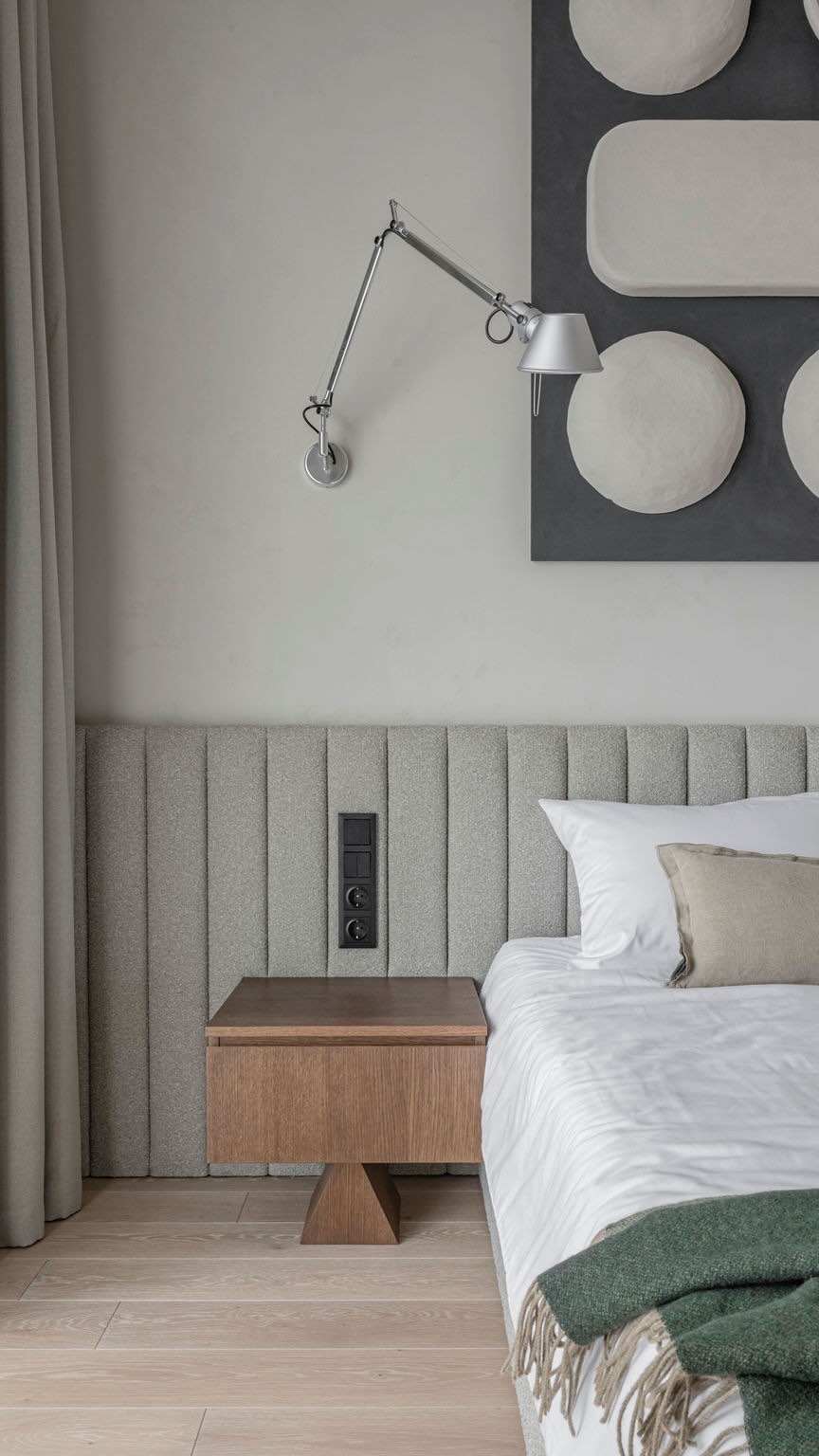 Geometrija + tekstūra + natūralūs tonai.
Miegamasis, kur funkcija susilieja su estetika 🖤

#inarch #interjeras #interjerodizainere #interiordesign #i