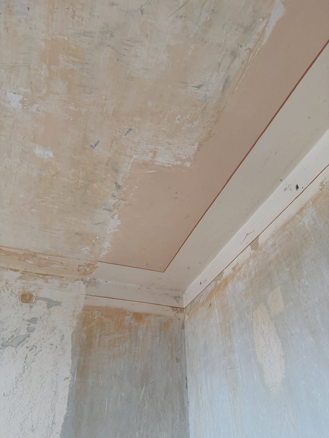 Interjero renovacija leidžia prikelti senas erdves naujam gyvenimui, derinant šiuolaikinį stilių su praktiškais sprendimais🌼

- 
#interior #interjera